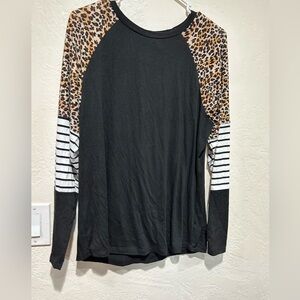 Sunshine &rodeos black striped and cheetah print top size‎ large